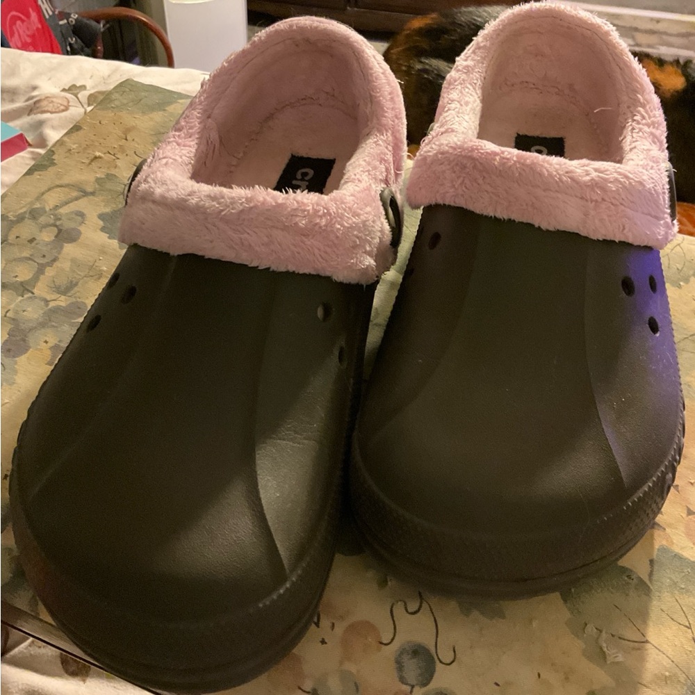 Crocs Womens brown and pink slides with soft comfy lining. W11 M9